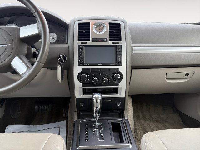 Used 2009 Chrysler 300 Touring RWD image 11