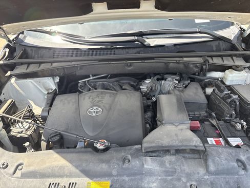 Used 2019 Toyota Highlander XLE FWD image 35