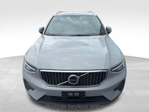 Used 2024 Volvo XC40 B5 Core image 5