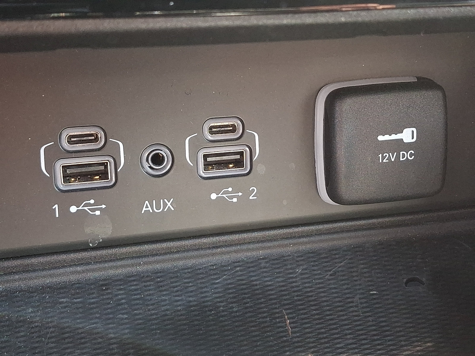 Used 2023 Jeep Grand Cherokee Altitude AWD/4WD image 24
