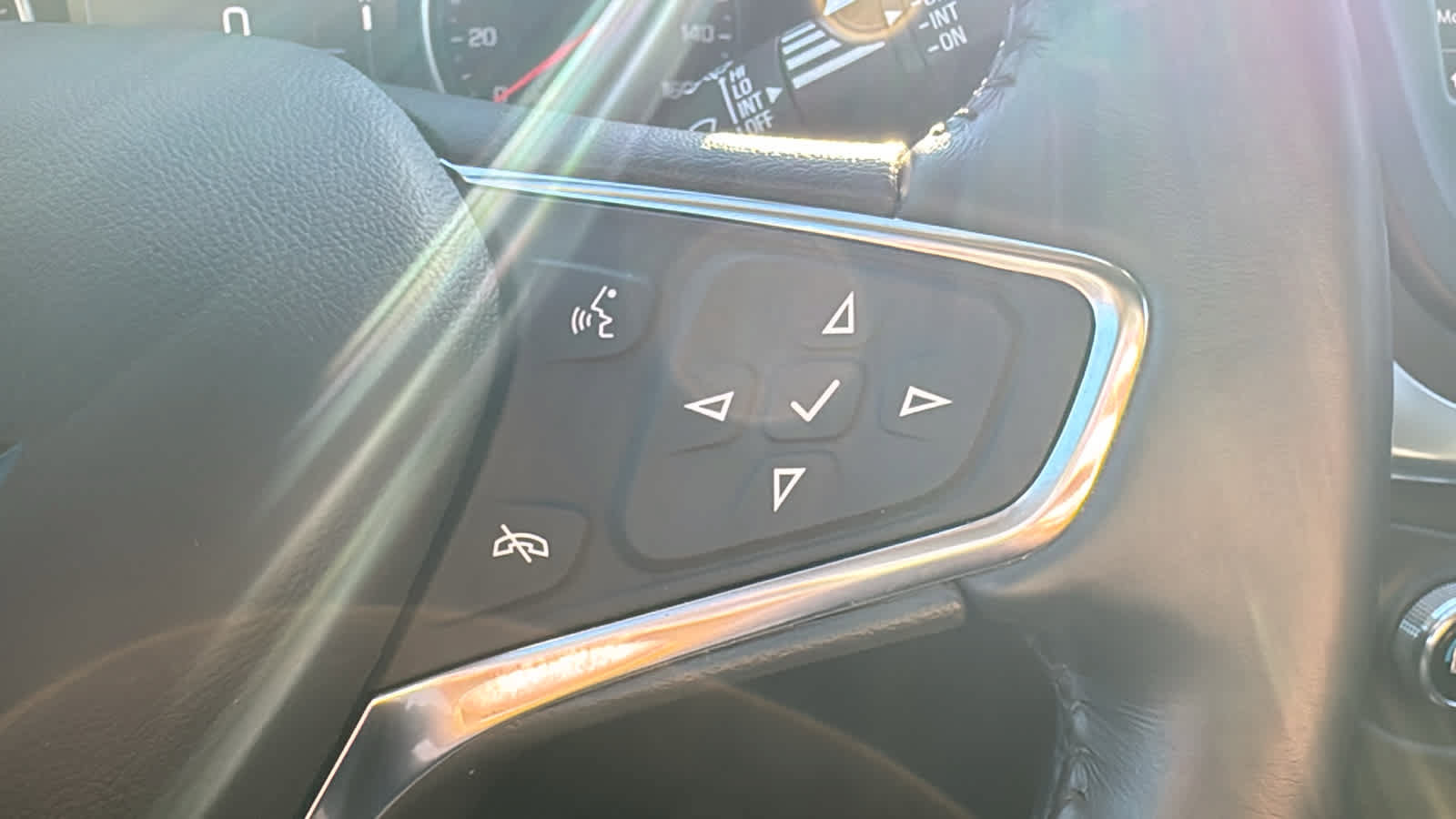 Used 2021 Chevrolet Equinox LT AWD/4WD image 13