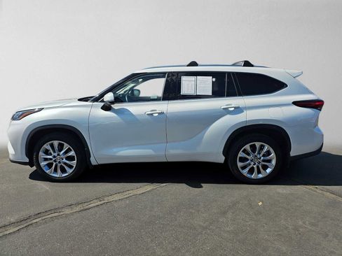 Used 2023 Toyota Highlander Limited FWD image 6