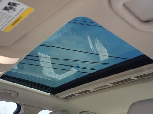 Used 2014 Mercedes-Benz E 350 4MATIC Sedan image 20