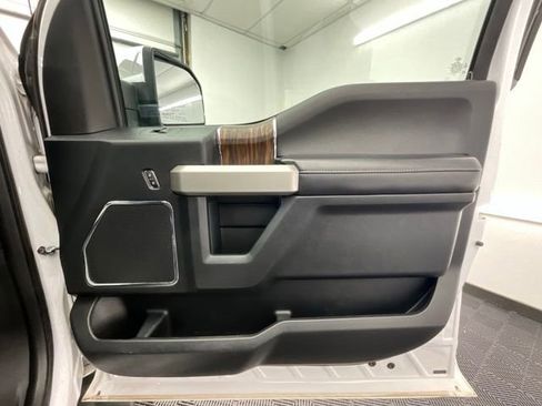 Used 2018 Ford F150 Lariat w/ Equipment Group 502A Luxury AWD/4WD image 14