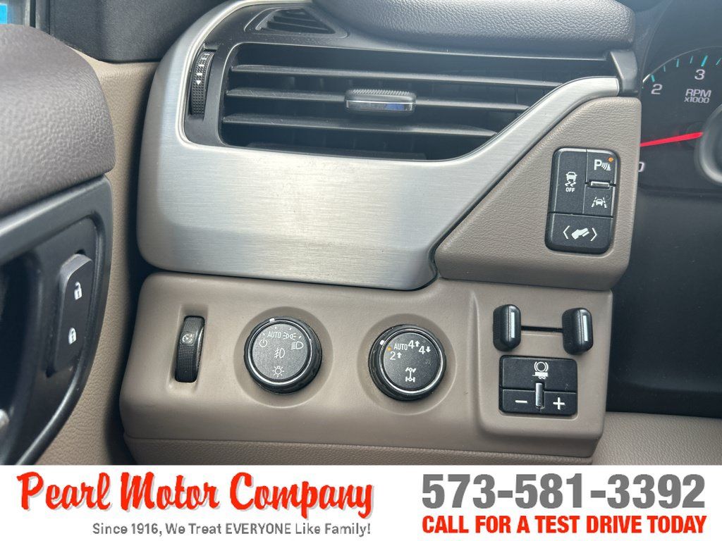 Used 2017 GMC Yukon XL SLT w/ Premium Edition AWD/4WD image 14