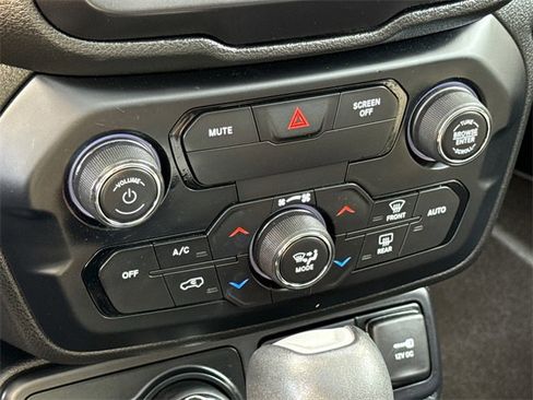 Used 2019 Jeep Renegade Altitude w/ Quick Order Package 2XM image 28