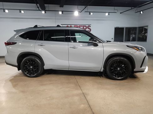 Certified 2025 Toyota Highlander XSE AWD/4WD image 8