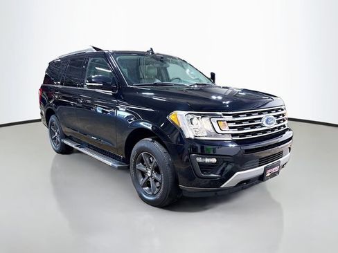Used 2019 Ford Expedition XLT w/ Equipment Group 202A AWD/4WD image 3