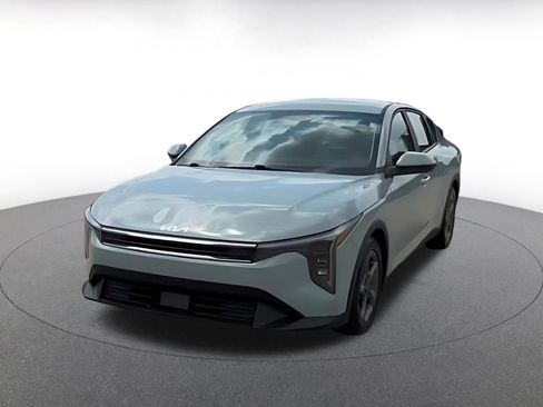 Used 2025 Kia K4 LXS image 8