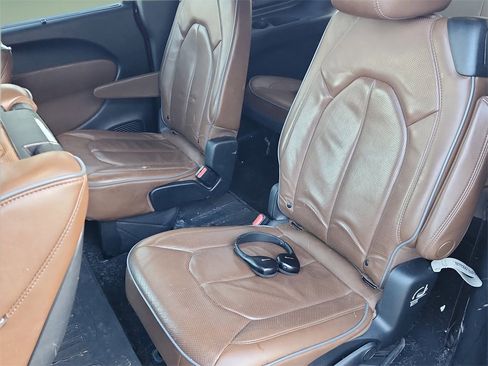 Used 2020 Chrysler Pacifica Limited w/ Advanced Safetytec Group image 13