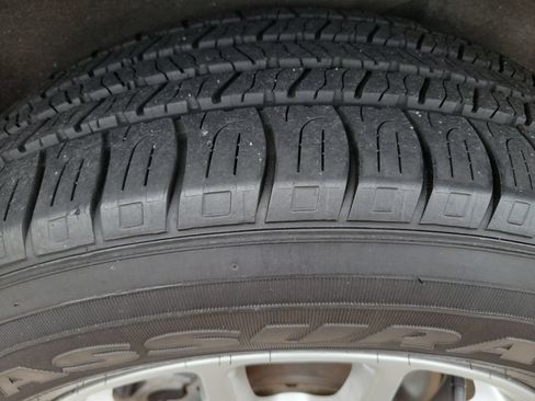 Used 2023 Chrysler Voyager LX FWD image 28