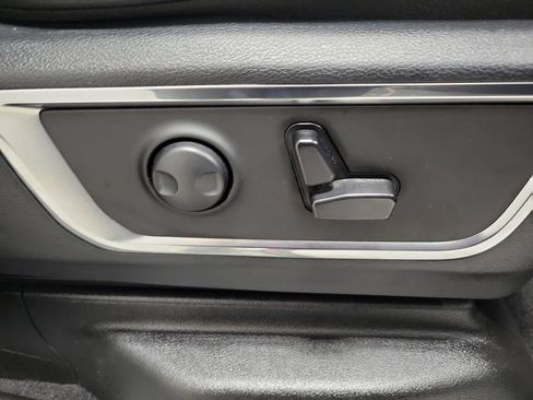 Used 2025 RAM 1500 Laramie AWD/4WD image 25