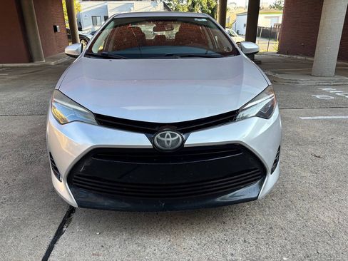 Used 2018 Toyota Corolla LE FWD image 2