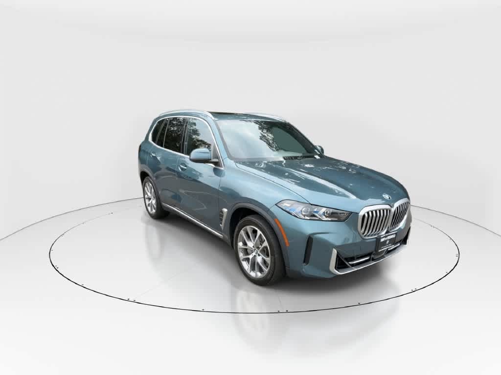 Used 2024 BMW X5 xDrive40i w/ Premium Package AWD/4WD image 2