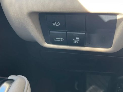 Used 2020 Toyota Highlander Limited FWD image 25