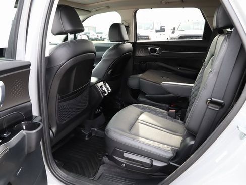 Used 2023 Kia Sorento SX image 19