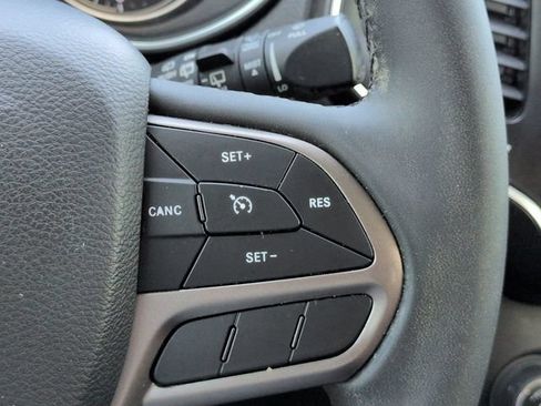 Used 2020 Jeep Cherokee Latitude Plus FWD image 25