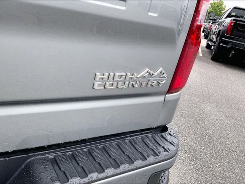 Used 2023 Chevrolet Silverado 1500 High Country w/ Technology Package AWD/4WD image 10
