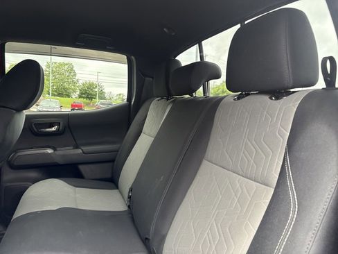 Used 2022 Toyota Tacoma TRD Off-Road AWD/4WD image 18