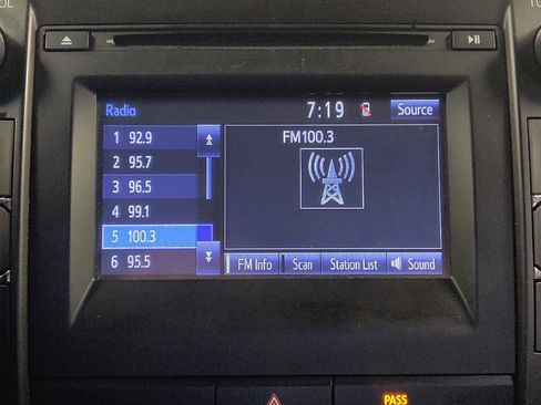 Used 2016 Toyota Camry LE FWD image 25