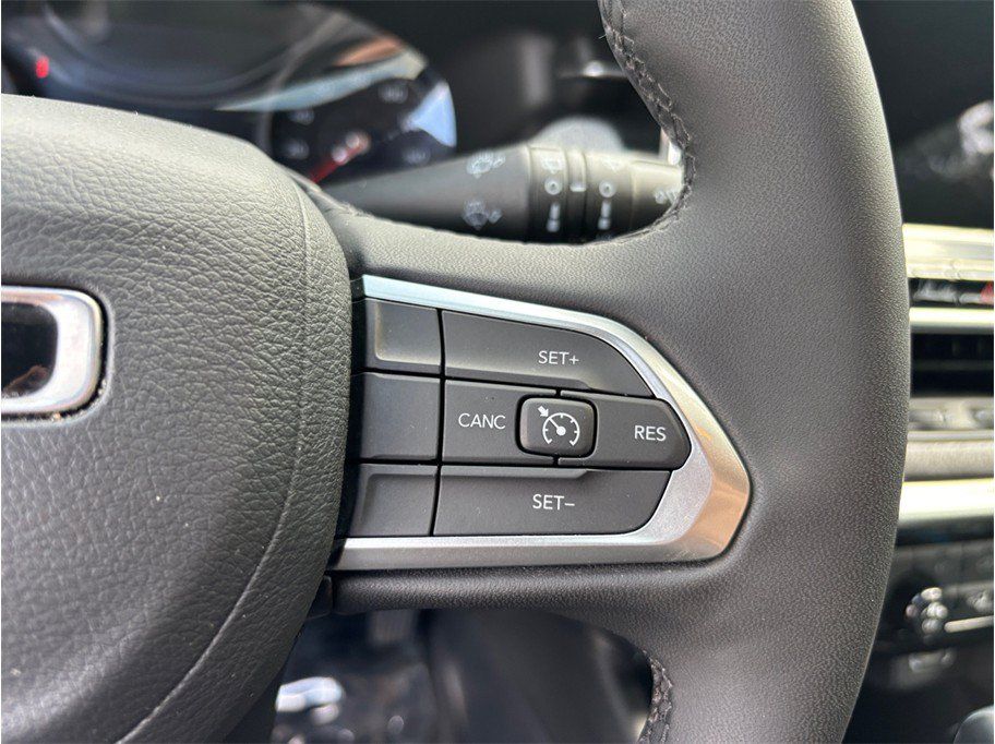 Used 2024 Jeep Compass Latitude AWD/4WD image 25