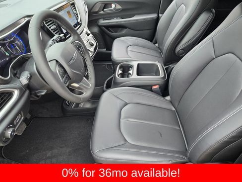 New 2026 Chrysler Pacifica Select AWD/4WD image 12