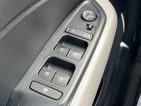 Used 2023 Hyundai Venue SEL FWD image 27