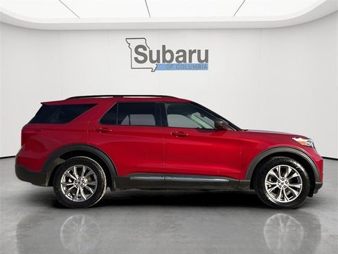 Used 2021 Ford Explorer XLT w/ Equipment Group 202A image 8