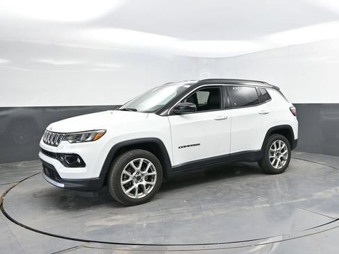 Used 2025 Jeep Compass Limited AWD/4WD image 7