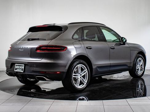 Certified 2018 Porsche Macan image 8