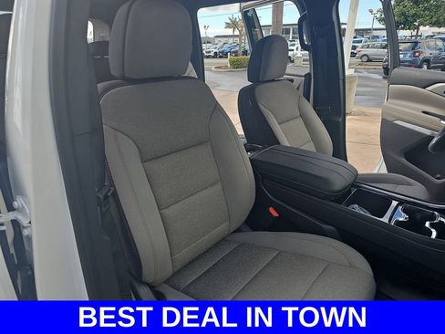 New 2026 Chevrolet Traverse LT w/ Sun and Wheel Package FWD image 10