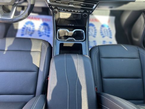 Used 2025 Chevrolet Traverse LT w/ Sun and Wheel Package AWD/4WD image 17