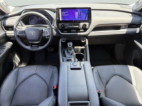 Used 2024 Toyota Grand Highlander AWD Hybrid image 8