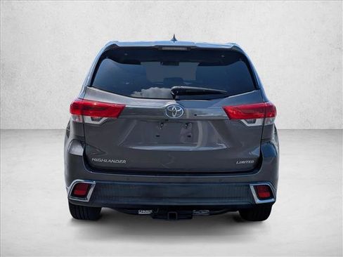 Used 2018 Toyota Highlander Limited FWD image 7