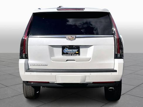 Used 2020 Cadillac Escalade Luxury image 4