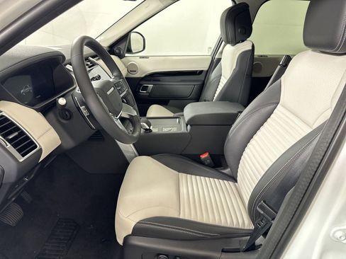 Used 2025 Land Rover Discovery S AWD/4WD image 4