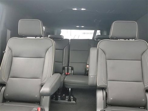 Used 2023 GMC Yukon XL SLT w/ SLT Premium Package image 21