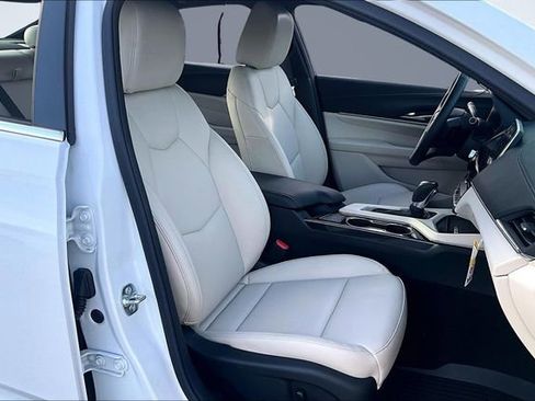 Used 2025 Cadillac CT4 Luxury image 28