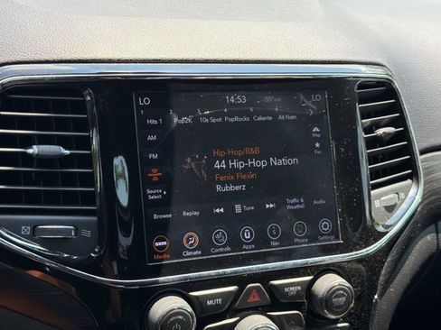 Used 2019 Jeep Grand Cherokee Laredo w/ Laredo X Package RWD image 21