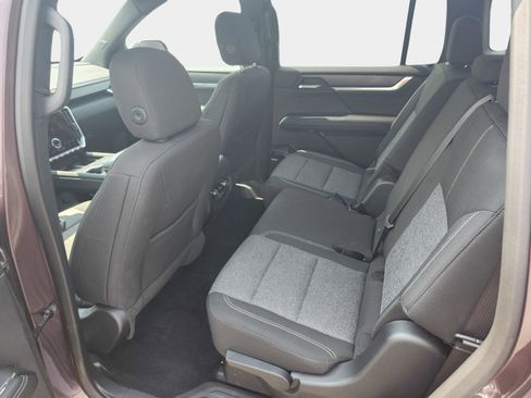 Used 2025 GMC Acadia Elevation image 27