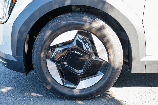 Used 2024 Kia EV9 Light Long Range RWD image 11