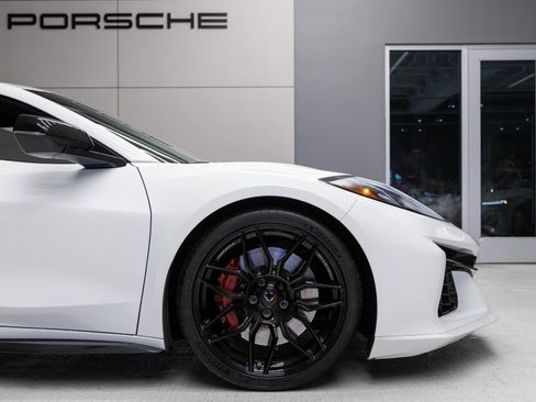 Used 2025 Chevrolet Corvette Z06 w/ Battery Protection Package image 11