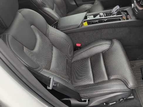 Used 2023 Volvo XC60 B5 Ultimate image 13