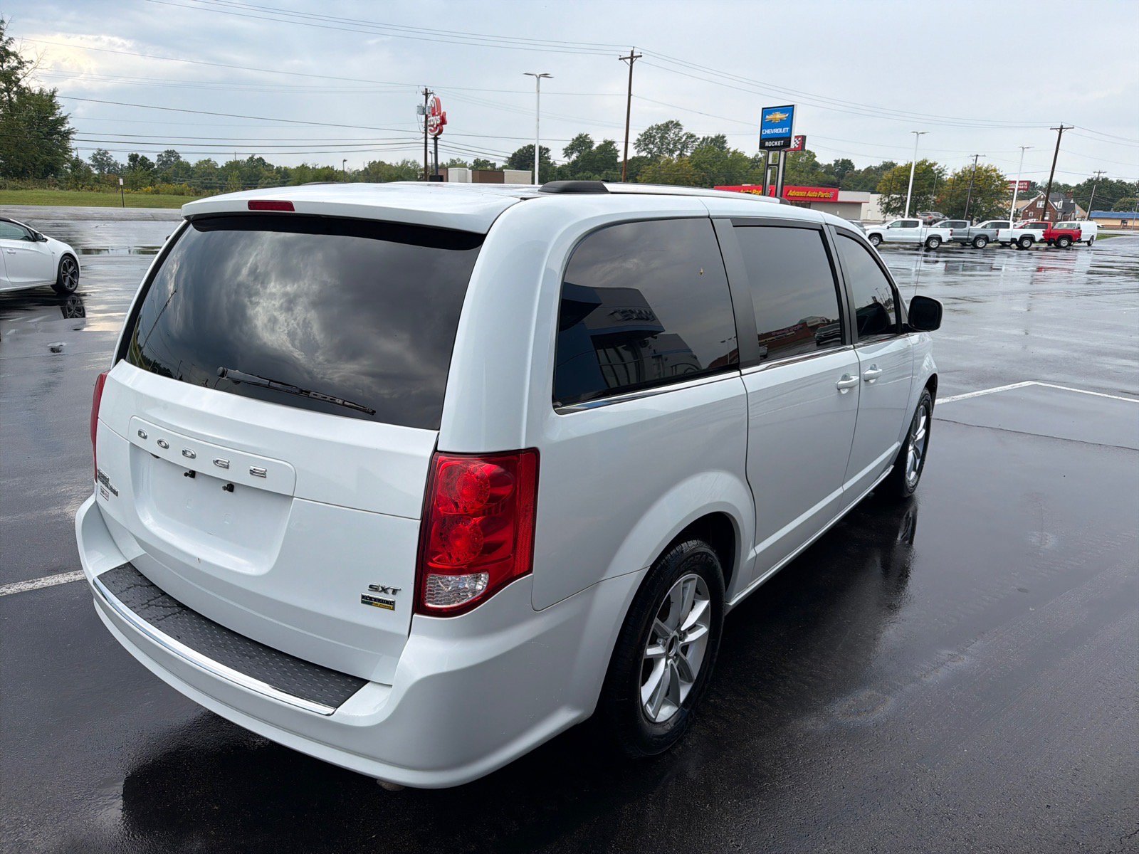 Used 2018 Dodge Grand Caravan SXT FWD image 4