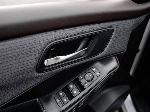 Used 2023 Nissan Rogue SV image 20