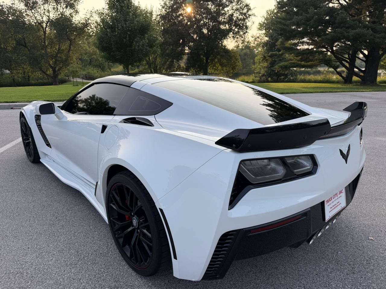 Used 2016 Chevrolet Corvette Z06 w/ 2LZ Preferred Equipment Group RWD image 5