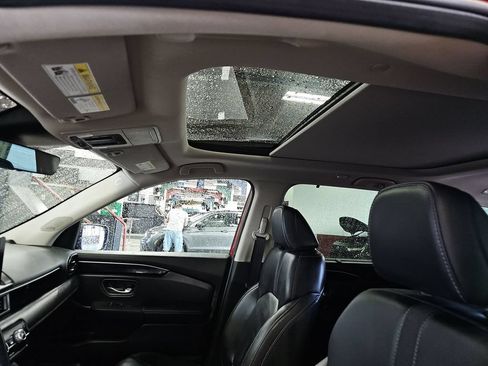 Used 2025 Honda Pilot Touring image 6