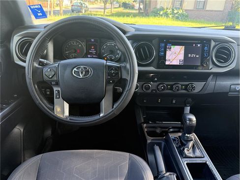 Used 2017 Toyota Tacoma TRD Off-Road w/ Tow Package AWD/4WD image 10
