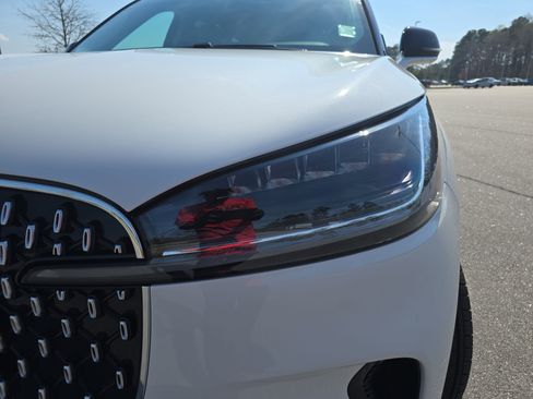 New 2026 Lincoln Aviator AWD image 32