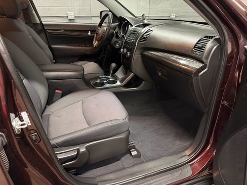 Used 2012 Kia Sorento FWD image 25